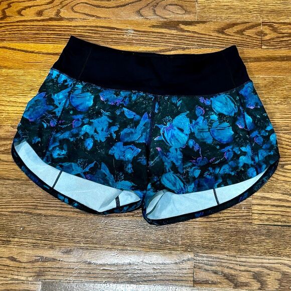 Lululemon Hotty High Rise Lined Shorts. Size 4. - Picture 1 of 6